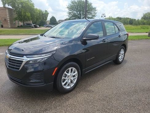 Used 2023 Chevrolet Equinox LS FWD image 3