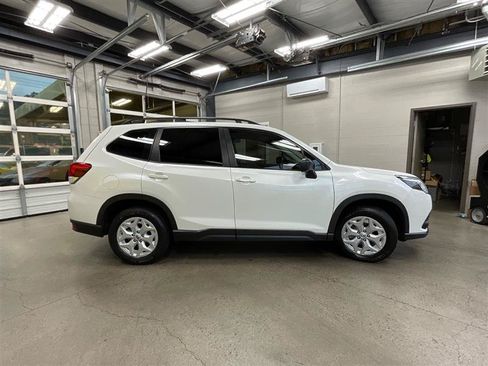 Used 2022 Subaru Forester AWD/4WD image 6