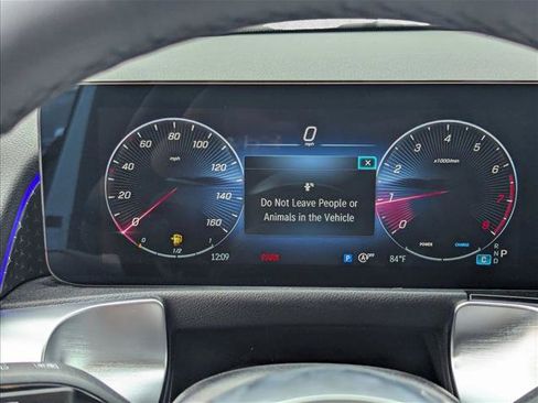 Used 2025 Mercedes-Benz GLB 250 image 10