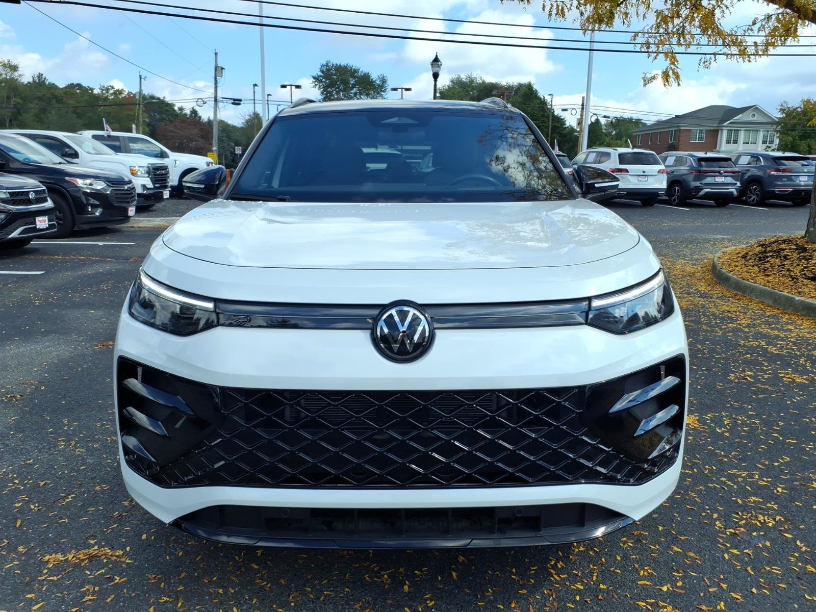 Certified 2025 Volkswagen Tiguan SE R-Line AWD/4WD image 6