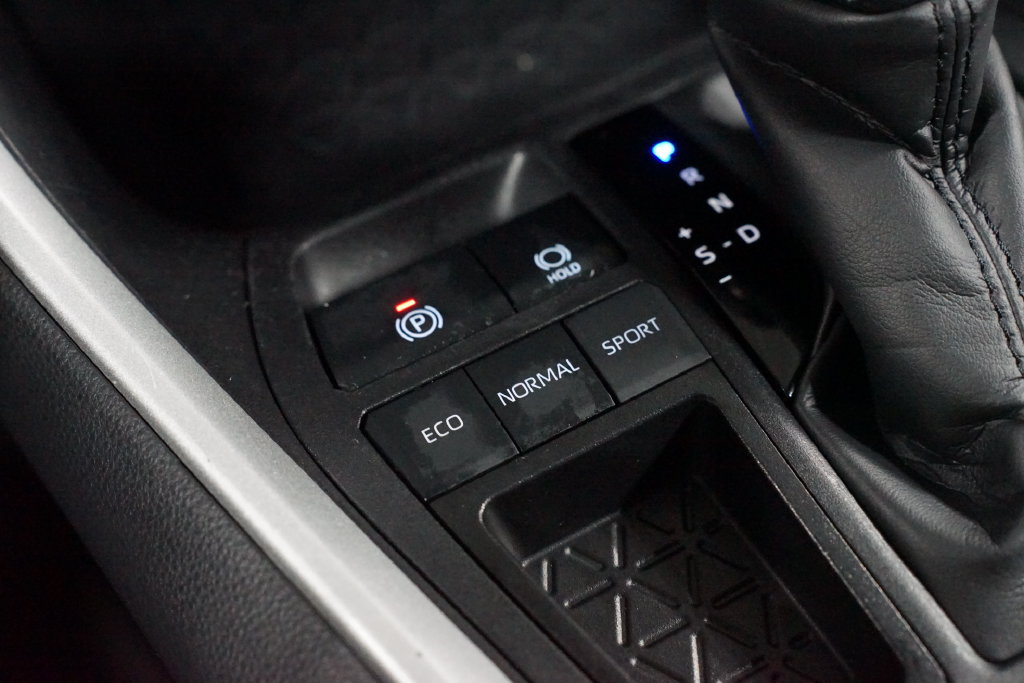 Certified 2025 Toyota RAV4 XLE FWD image 22