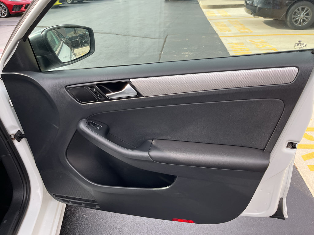 Used 2015 Volkswagen Jetta SE FWD image 42