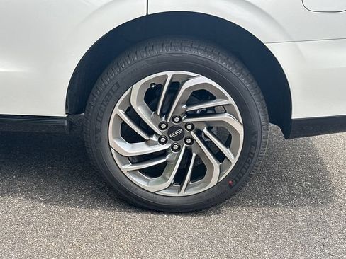 New 2026 Lincoln Navigator Reserve AWD/4WD image 18