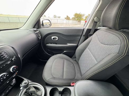 Used 2014 Kia Soul + image 29