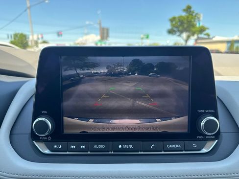Used 2023 Nissan Rogue SV AWD/4WD image 33