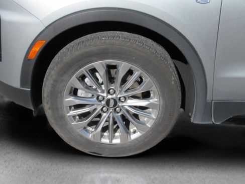 Used 2024 Cadillac XT4 Premium Luxury image 4