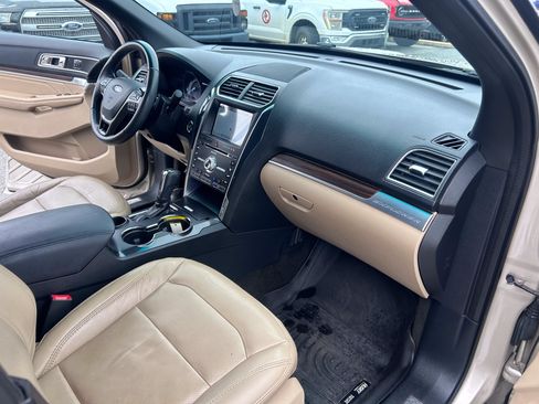 Used 2017 Ford Explorer Limited FWD image 21