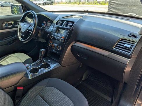 Used 2018 Ford Explorer XLT AWD/4WD image 15