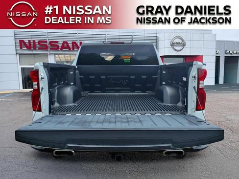 Used 2023 Chevrolet Silverado 1500 LT Trail Boss AWD/4WD image 9