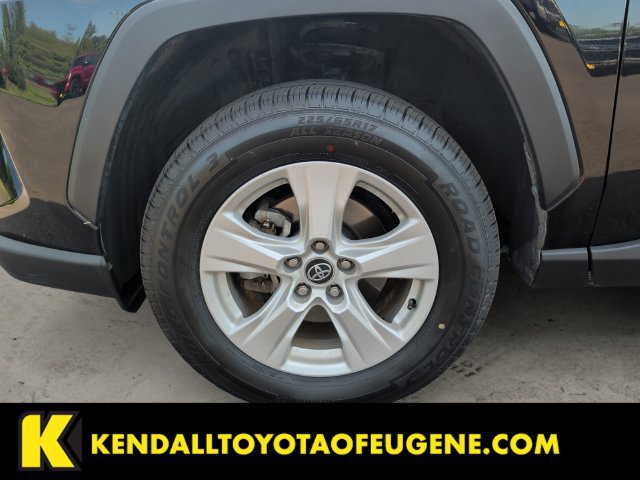 Used 2021 Toyota RAV4 XLE w/ Convenience Package AWD/4WD image 9