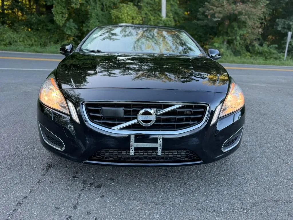 Used 2012 Volvo S60 T5 FWD image 2