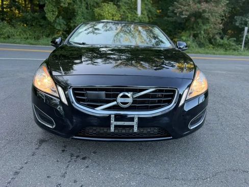 Used 2012 Volvo S60 T5 FWD image 2