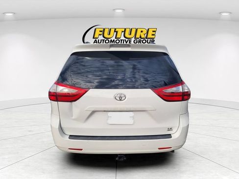 Used 2016 Toyota Sienna LE AWD/4WD image 4