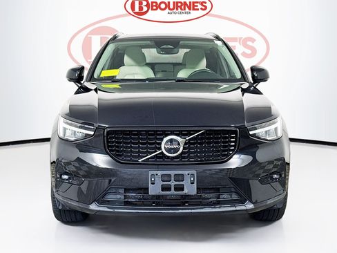 Used 2023 Volvo XC40 B5 Plus w/ Driver Assist Package AWD/4WD image 6