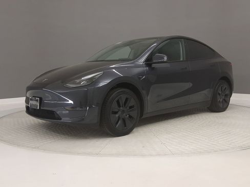 Used 2024 Tesla Model Y Long Range image 32