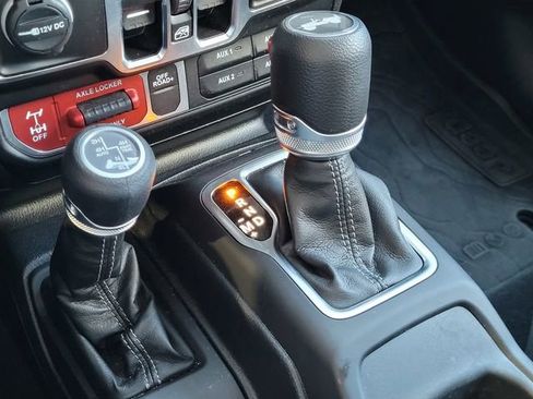 Certified 2025 Jeep Wrangler Willys 4xe image 12