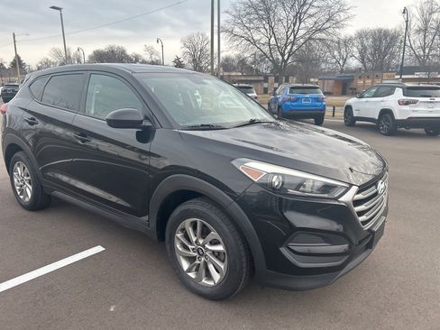 Used 2018 Hyundai Tucson SE w/ Cargo Package image 4