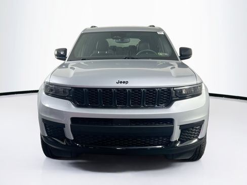 Used 2023 Jeep Grand Cherokee L Laredo AWD/4WD image 2
