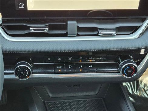 Used 2025 Chevrolet Equinox LT w/ Safety and Technology Package FWD image 14