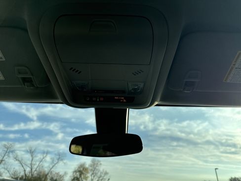 Used 2024 Chevrolet Equinox LT image 36