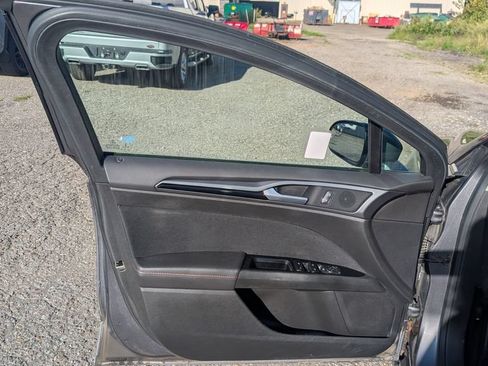 Used 2014 Ford Fusion SE w/ Equipment Group 201A FWD image 5