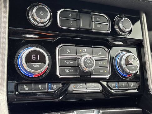 Used 2022 GMC Yukon XL Denali AWD/4WD image 46