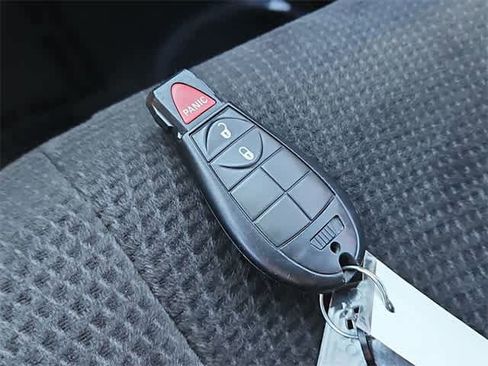 Used 2013 Dodge Grand Caravan SE image 30