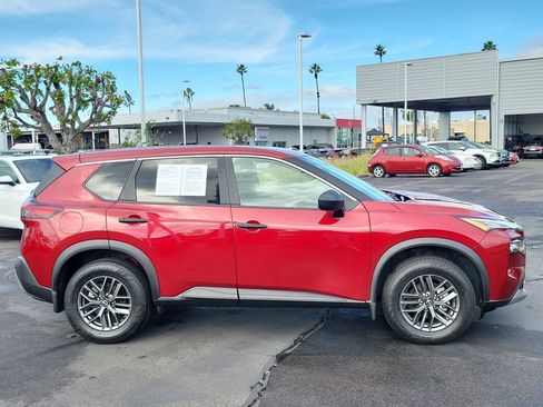 Used 2023 Nissan Rogue S image 2