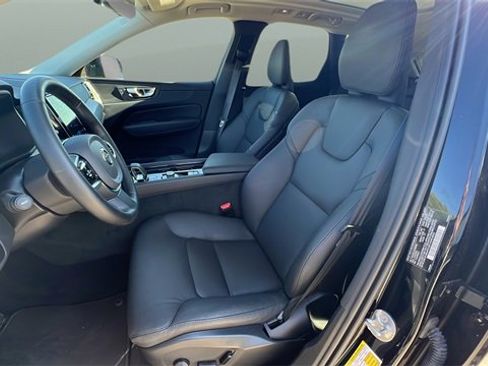 Used 2025 Volvo XC60 B5 Plus image 26