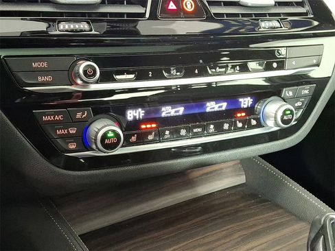 Used 2021 BMW M550i xDrive w/ Dynamic Handling Package image 18