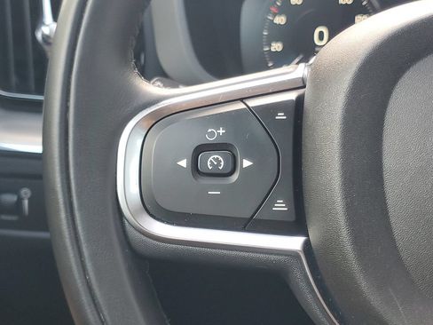 Used 2019 Volvo XC60 T5 Momentum w/ Protection Package FWD image 22