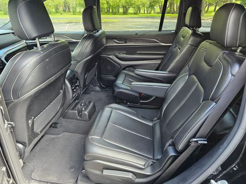 Used 2024 Jeep Grand Cherokee L Limited w/ Luxury Tech Group II AWD/4WD image 18