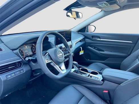 New 2025 Nissan Altima 2.5 SL image 9