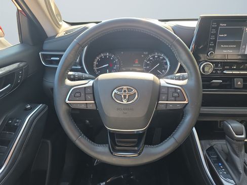 Used 2020 Toyota Highlander Limited w/ Protection Package #3 AWD/4WD image 13