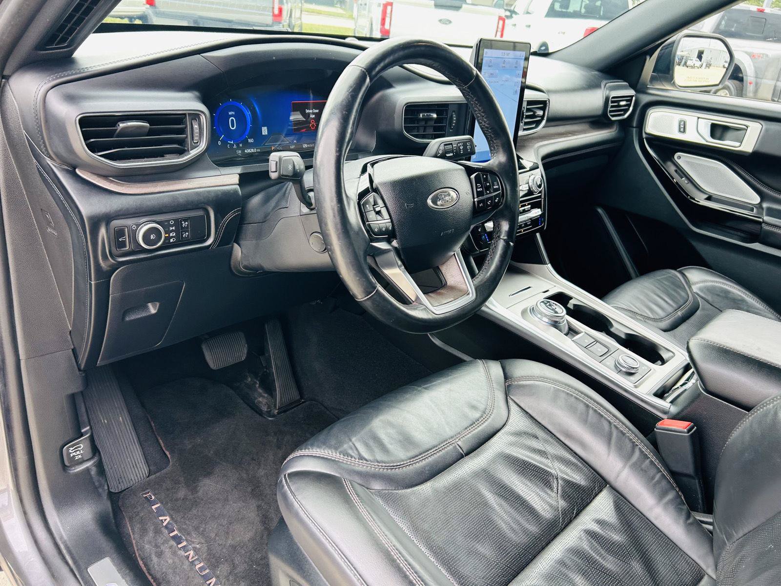 Used 2023 Ford Explorer Platinum w/ Technology Package AWD/4WD image 19
