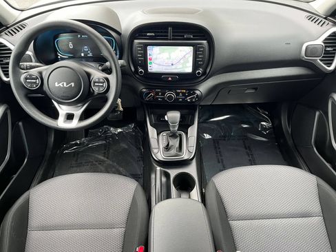 Used 2025 Kia Soul LX w/ LX Technology Package FWD image 38