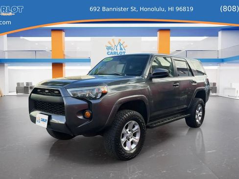Used 2016 Toyota 4Runner SR5 RWD image 2