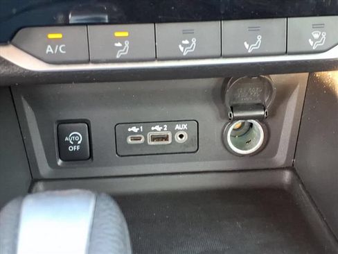 Used 2024 Nissan Sentra SV FWD image 11