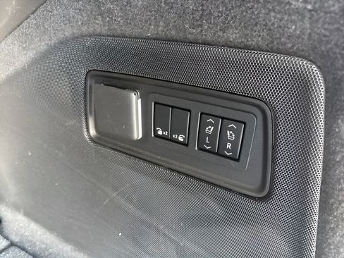 Used 2021 Cadillac Escalade Sport w/ Driver Assist Tech Package AWD/4WD image 9
