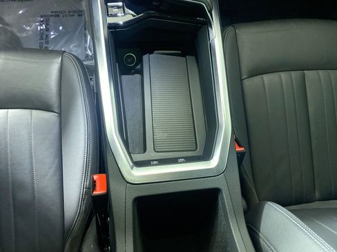 Used 2021 Audi e-tron Premium w/ Convenience Plus Package image 9