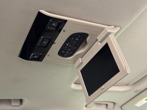 Used 2016 Cadillac Escalade ESV Premium image 97