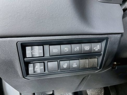 Used 2024 Toyota Tundra Platinum AWD/4WD image 10