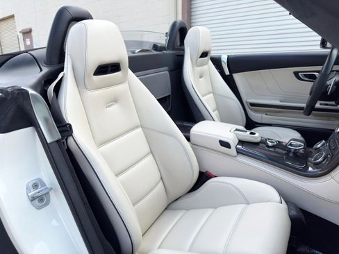 Used 2012 Mercedes-Benz SLS AMG Roadster image 33