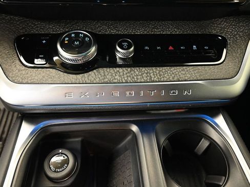 Used 2025 Ford Expedition Tremor AWD/4WD image 23