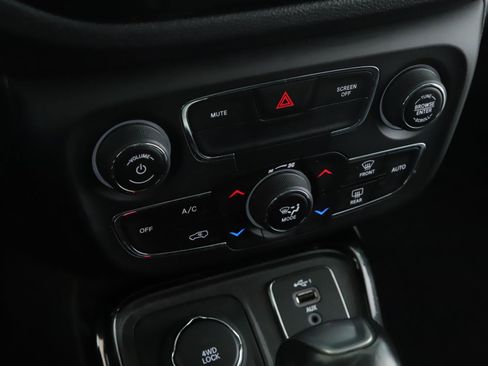 Used 2020 Jeep Compass Limited image 15