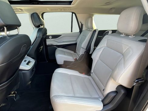 Used 2025 Lincoln Navigator L Reserve AWD/4WD image 16