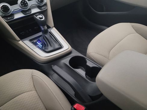 Used 2019 Hyundai Elantra SE FWD image 26