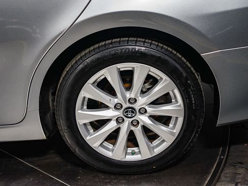 Used 2019 Toyota Camry LE image 12