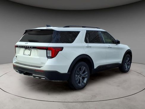 New 2026 Ford Explorer Active w/ Active Comfort Package image 8