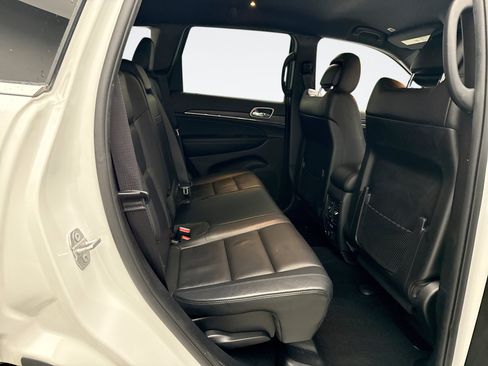 Used 2019 Jeep Grand Cherokee Limited AWD/4WD image 18
